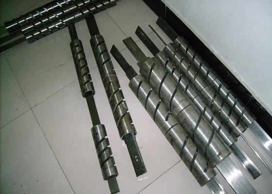 中国 機械に二重ワイヤー供給をする4.0mm 52x52mmのチェーン・リンクの塀 サプライヤー