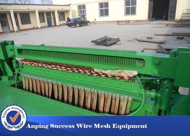 中国 建築工業の家禽の農業のための220Vによって溶接される金網機械 サプライヤー