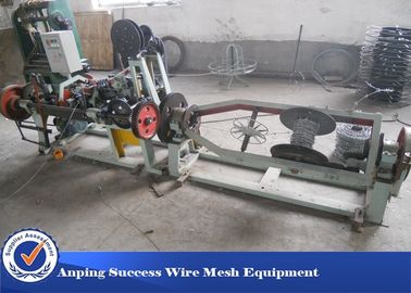 中国 横の設計有刺鉄線機械は/歪んだ機械3kwモーターを選抜します 工場